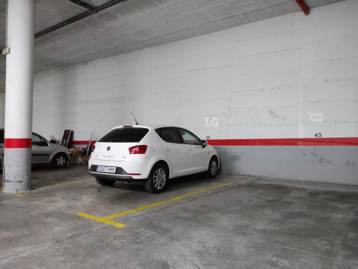 Апартаменти 80S Loft Vintage 15' Malaga Airport Free Guest Parking Алаурін-де-ла-Торре Екстер'єр фото