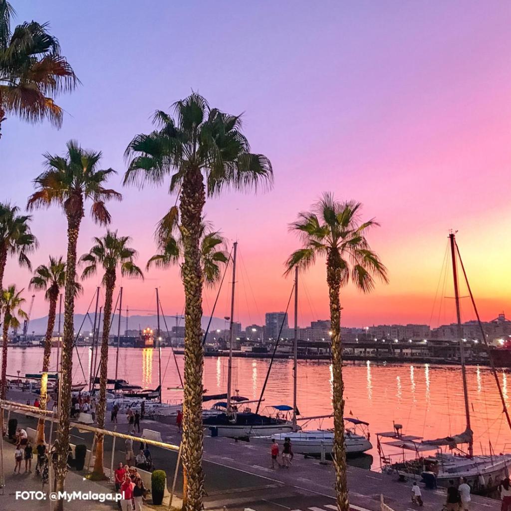 Апартаменти 80S Loft Vintage 15' Malaga Airport Free Guest Parking Алаурін-де-ла-Торре Екстер'єр фото